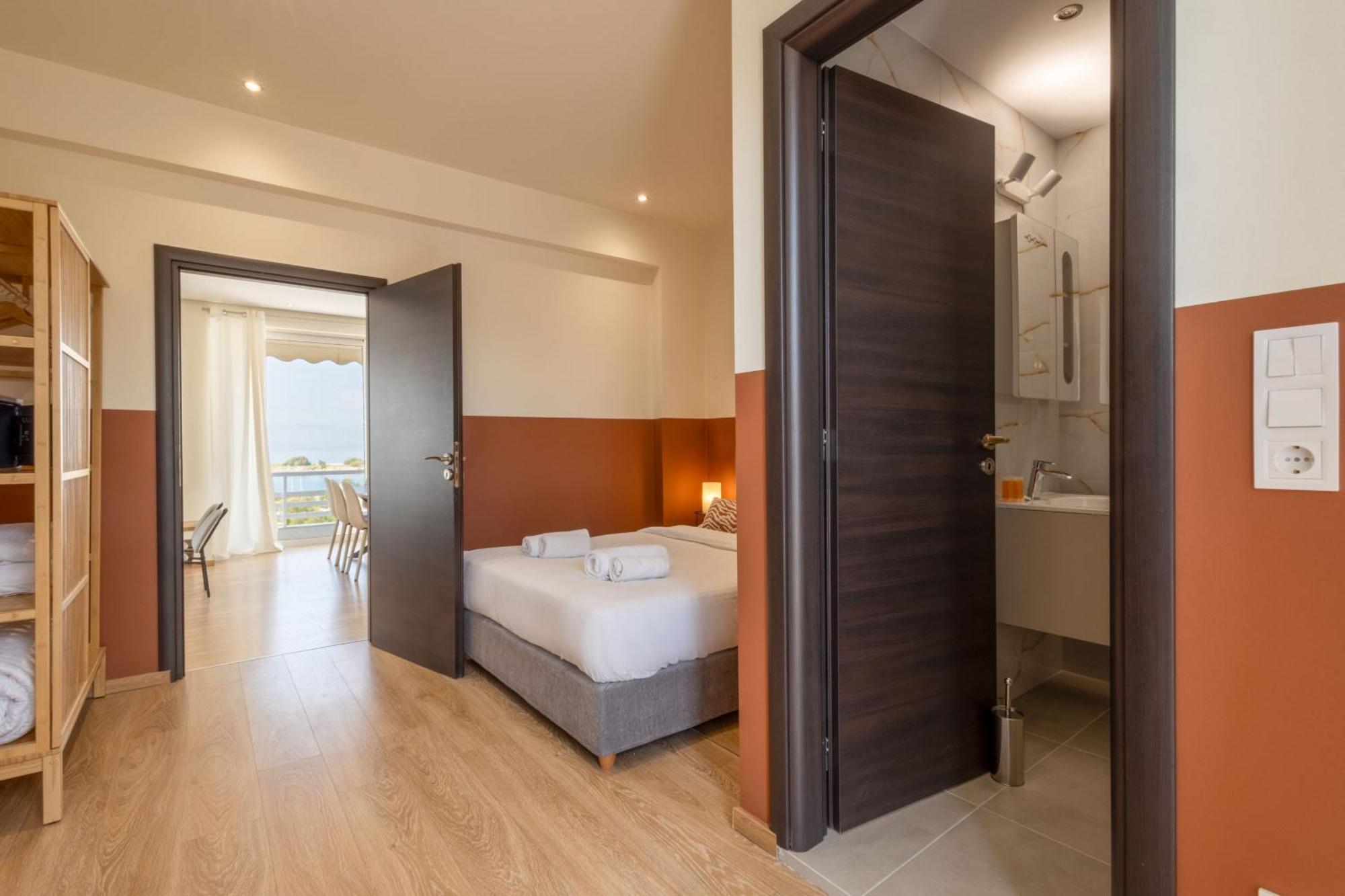 Luxurious 3-Bedroom Seaside Retreat Fully Renovated In 2025 Atene Esterno foto