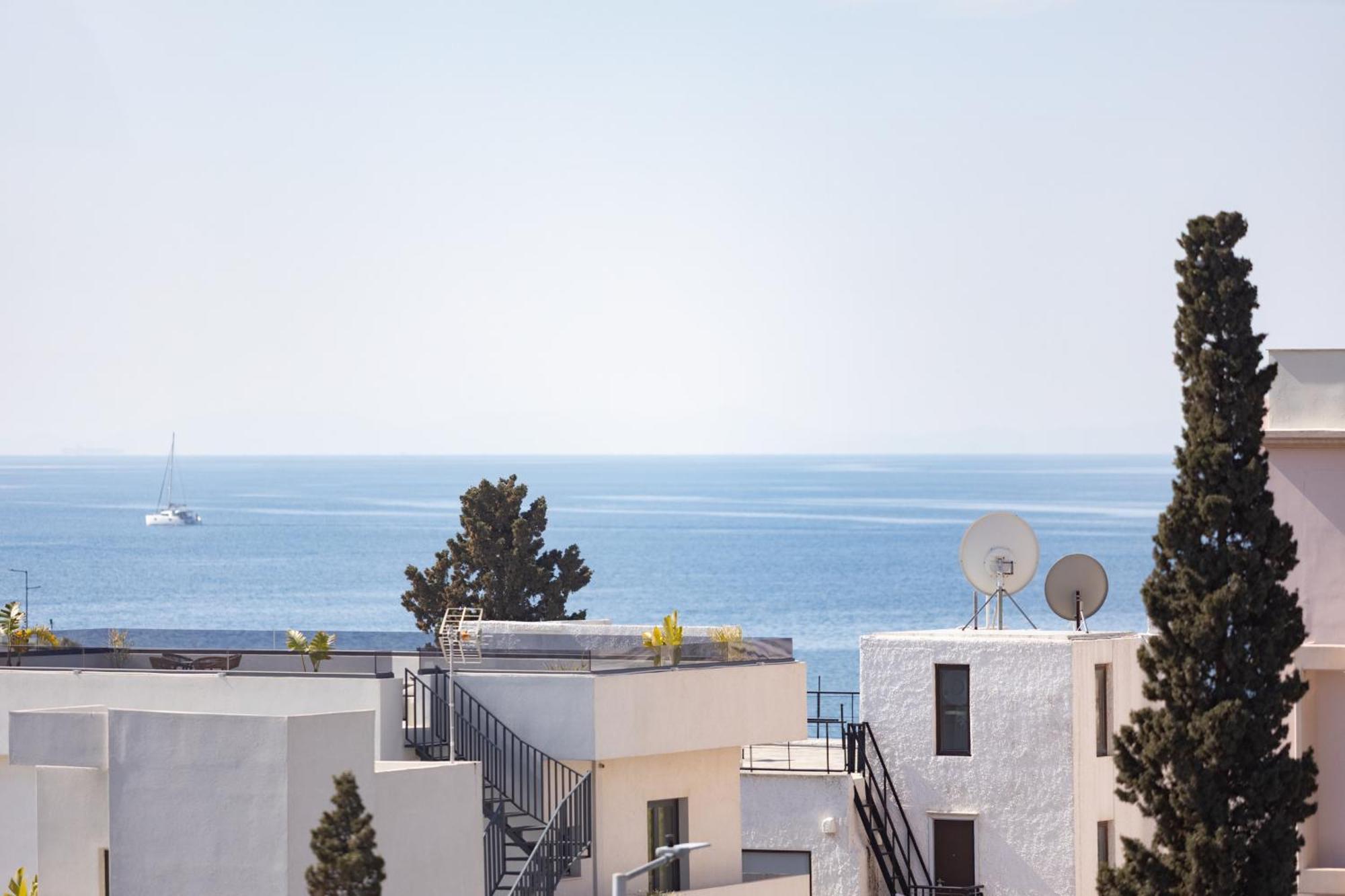 Luxurious 3-Bedroom Seaside Retreat Fully Renovated In 2025 Atene Esterno foto
